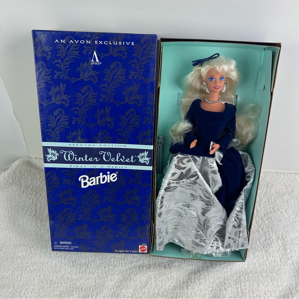 VTG NOS 1995 'Winter Velvet' Avon Exclusive Barbie Doll (1st in Series) Mattel